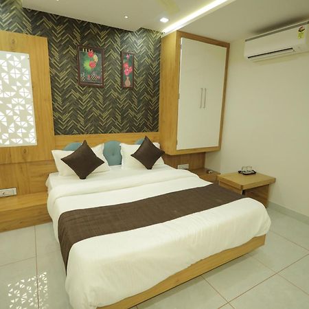 Hotel Rk Fortune Αχμπανταμπάντ Εξωτερικό φωτογραφία