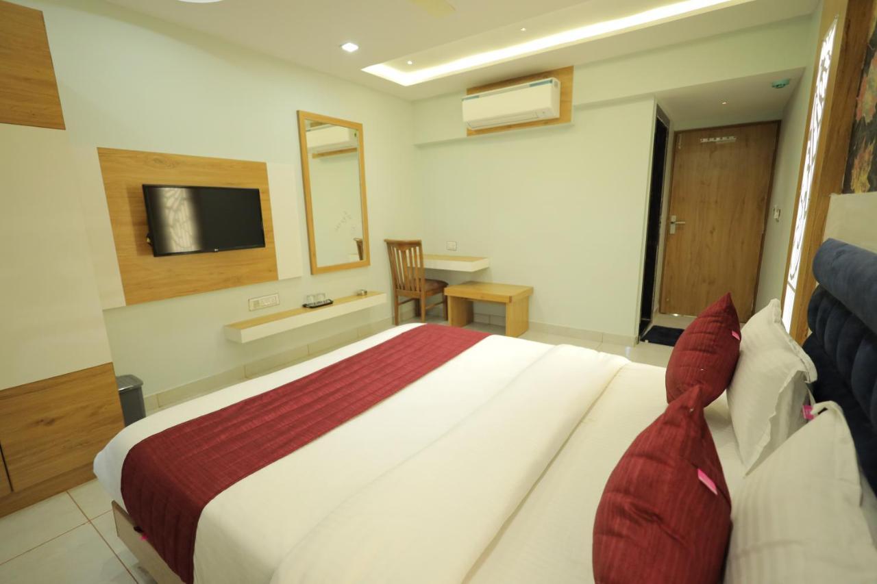 Hotel Rk Fortune Αχμπανταμπάντ Εξωτερικό φωτογραφία