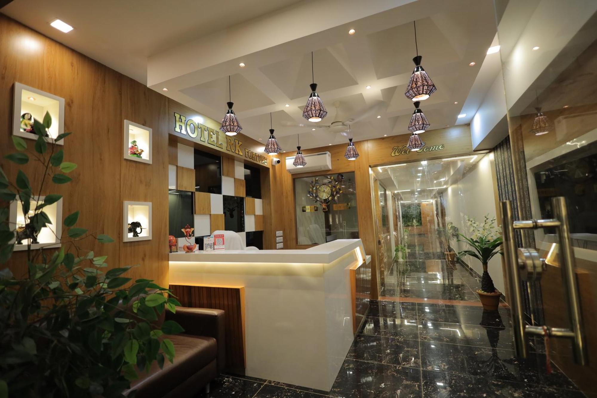 Hotel Rk Fortune Αχμπανταμπάντ Εξωτερικό φωτογραφία